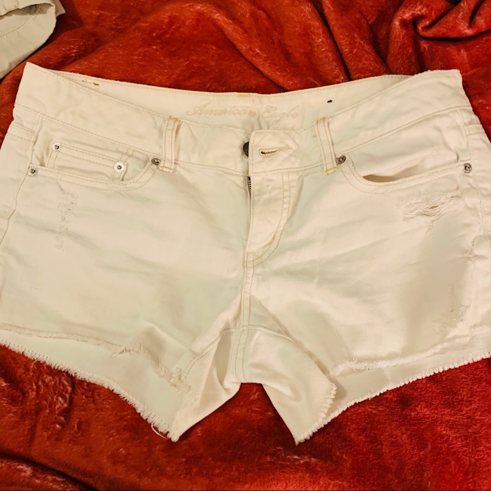 Whit stressed shorts